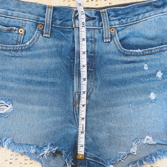 Levi's Wedgie Fit Shorts - Picture 8 of 10